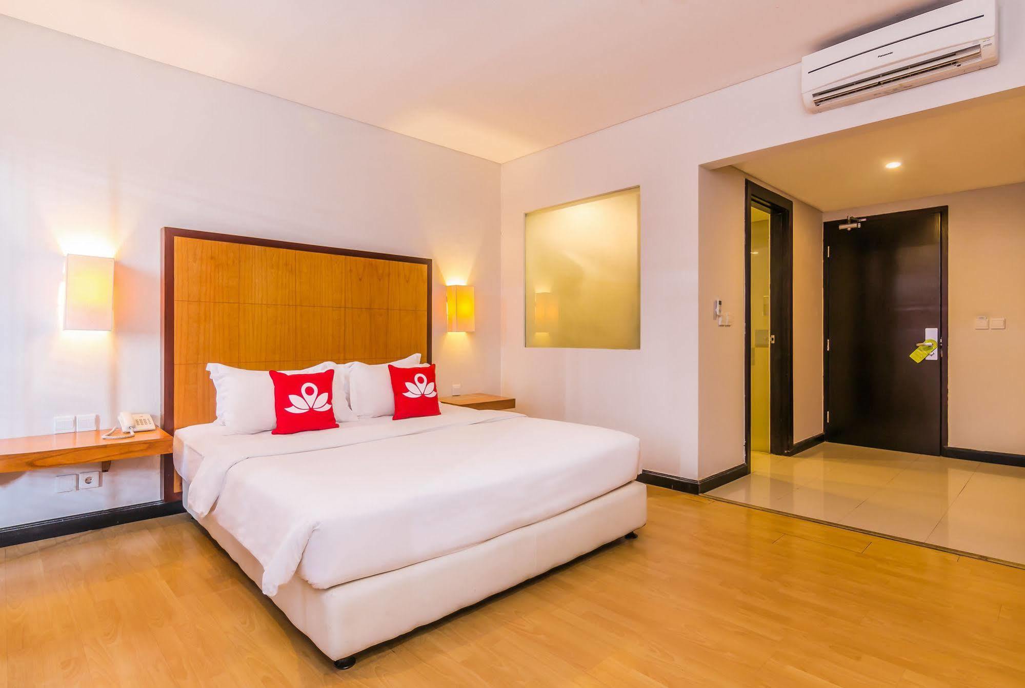Zen Rooms Kuta Beach Poppies Lane Exterior foto